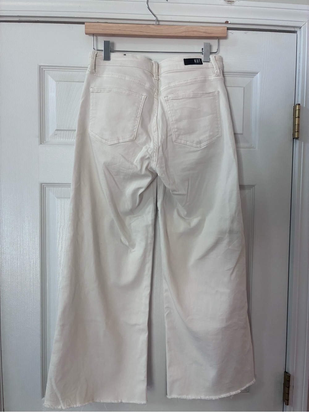 Kut From The Kloth-Meg Wide-Leg Jeans - Elegant High-Rise Style in Cream - Picture 5 of 6